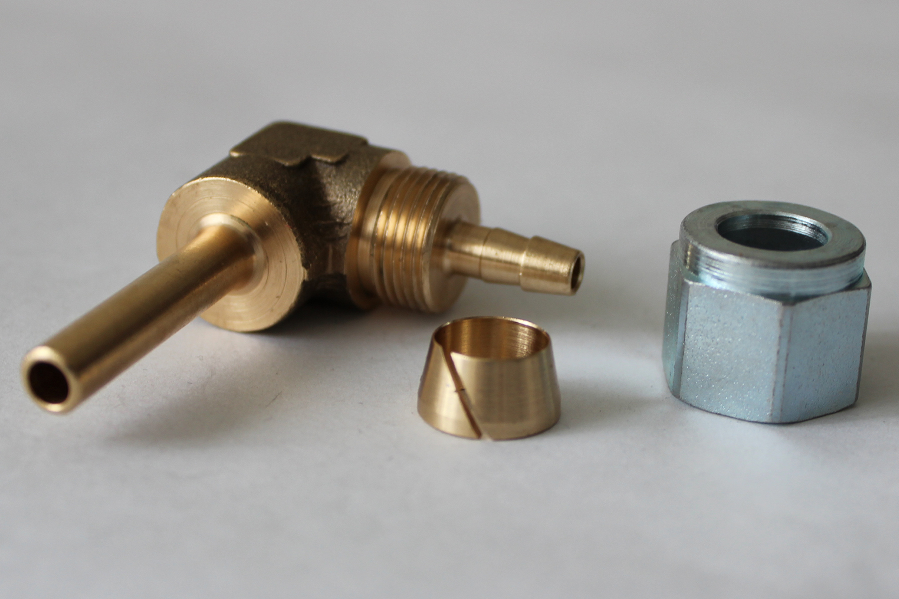 Комплект соединителя угловой для термопластиковой трубки D6 GZ-1312