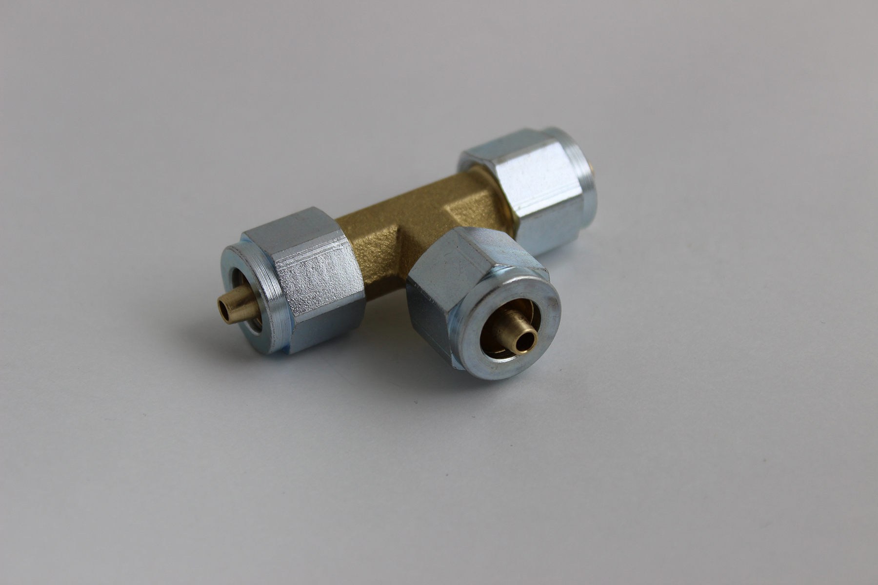 Тройник для термопластиковой трубки D6D6D6мм (GZ -2350)