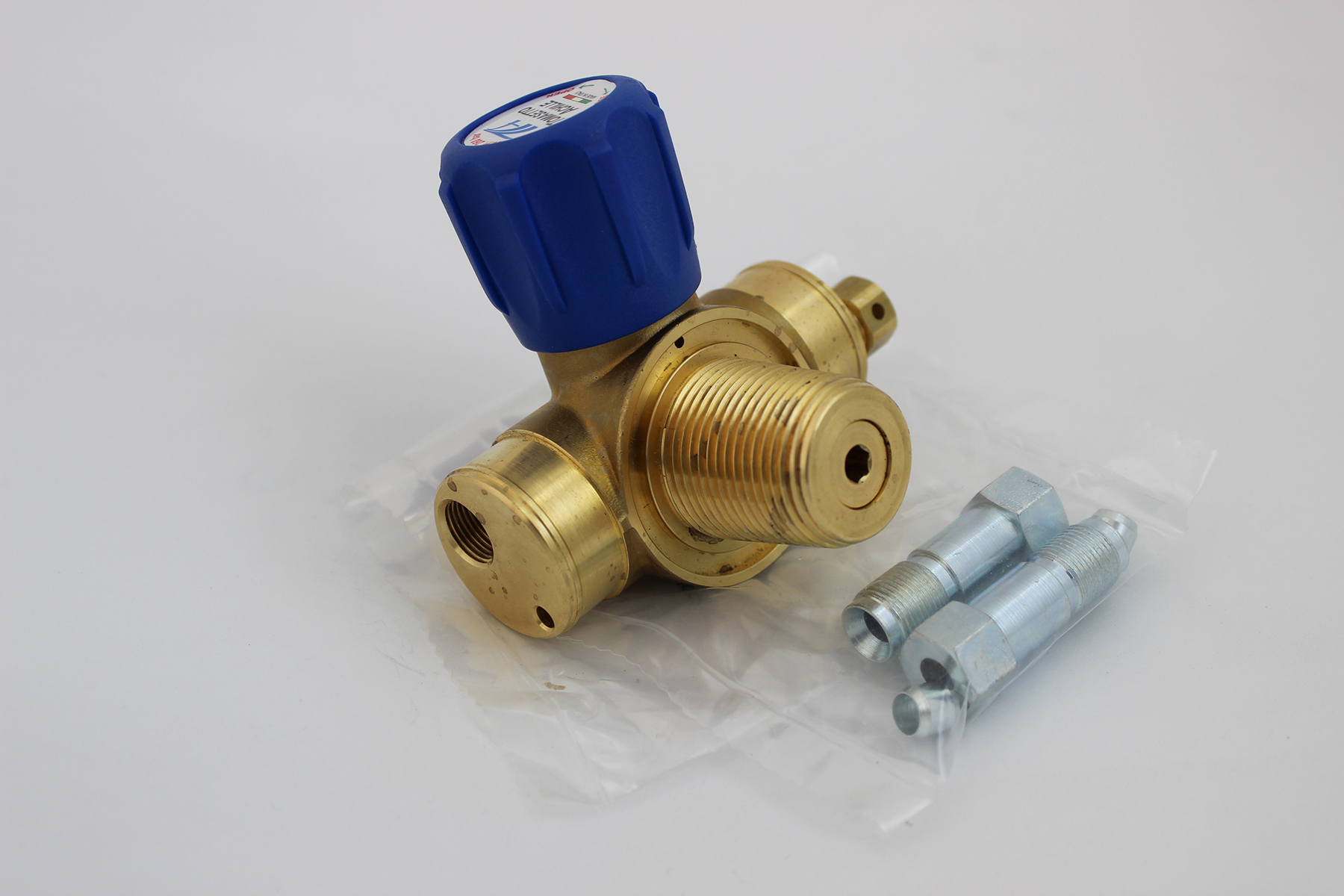 Вентиль на баллон вентилируемый Tomasetto VMAT6702