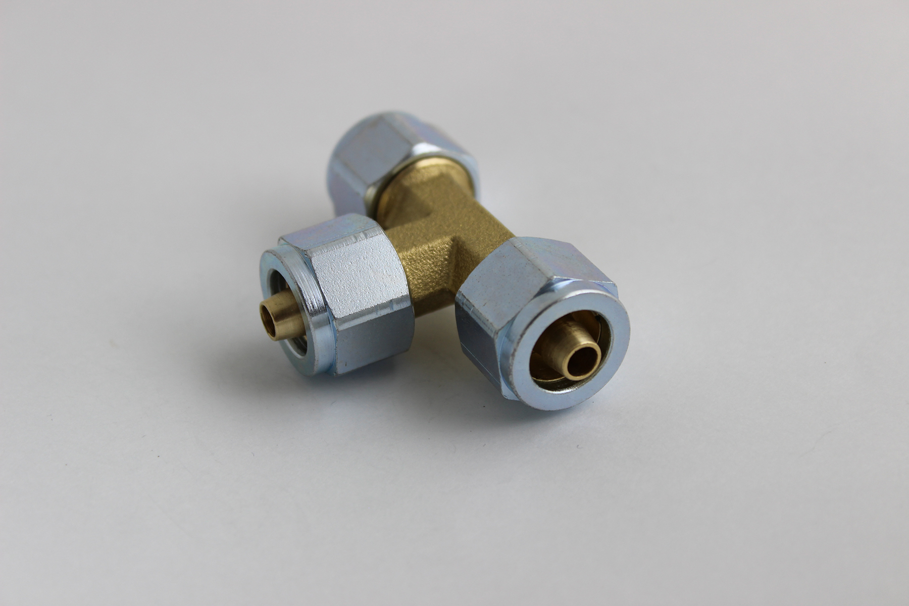 Тройник для термопластиковой трубки D8D8D8 мм (GZ-2351)